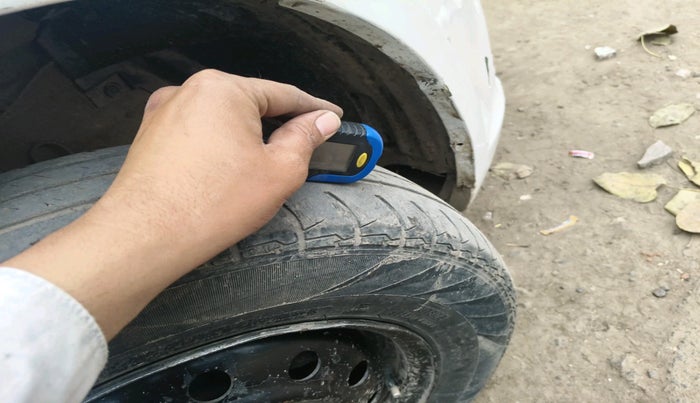 2017 Maruti Swift Dzire VDI, Diesel, Manual, 2,76,030 km, tyre