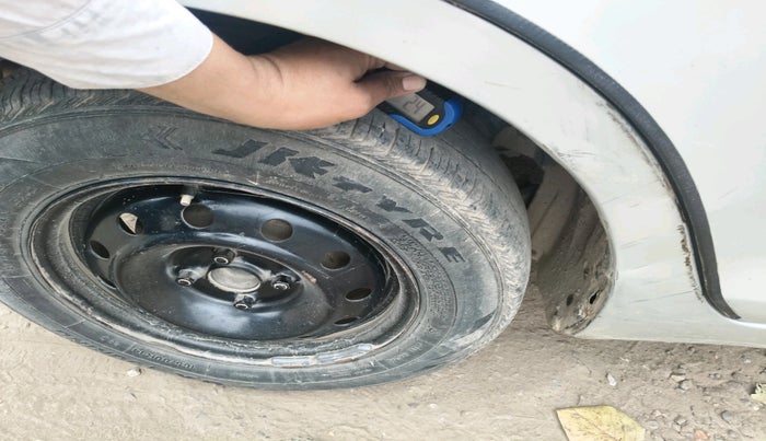 2017 Maruti Swift Dzire VDI, Diesel, Manual, 2,76,030 km, tyre