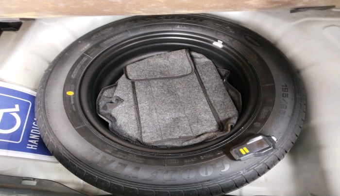 2022 KIA SONET HTX ANNIVERSARY EDITION 1.5 AT, Diesel, Automatic, 52,074 km, tyre