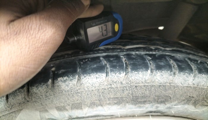 2012 Maruti Wagon R 1.0 LXI, CNG, Manual, 94,467 km, tyre