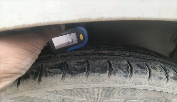 2012 Maruti Wagon R 1.0 LXI, CNG, Manual, 94,467 km, tyre