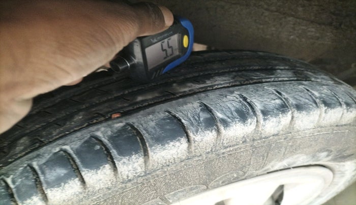 2012 Maruti Wagon R 1.0 LXI, CNG, Manual, 94,467 km, tyre