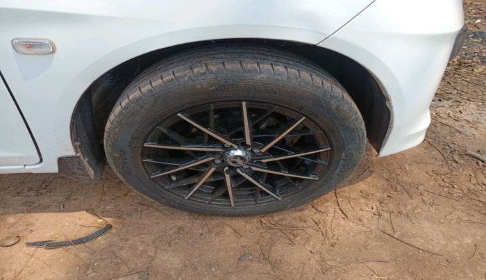 2014 Honda Brio S MT, Petrol, Manual, 90,215 km, tyre