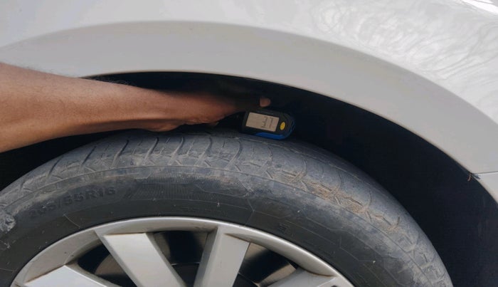 2014 Skoda Superb ELEGANCE 1.8 TSI AT, Petrol, Automatic, 2,23,959 km, tyre