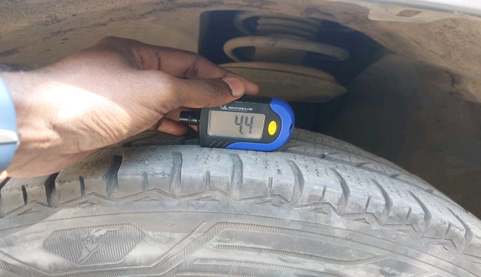 2014 Nissan Terrano XV D THP 110 PS, Diesel, Manual, 1,15,528 km, tyre