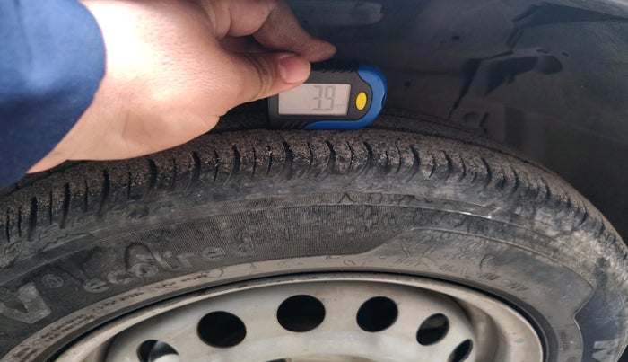 2017 Maruti Swift LDI, Diesel, Manual, 1,74,303 km, tyre