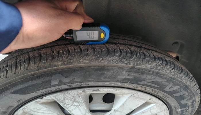 2017 Maruti Swift LDI, Diesel, Manual, 1,74,303 km, tyre