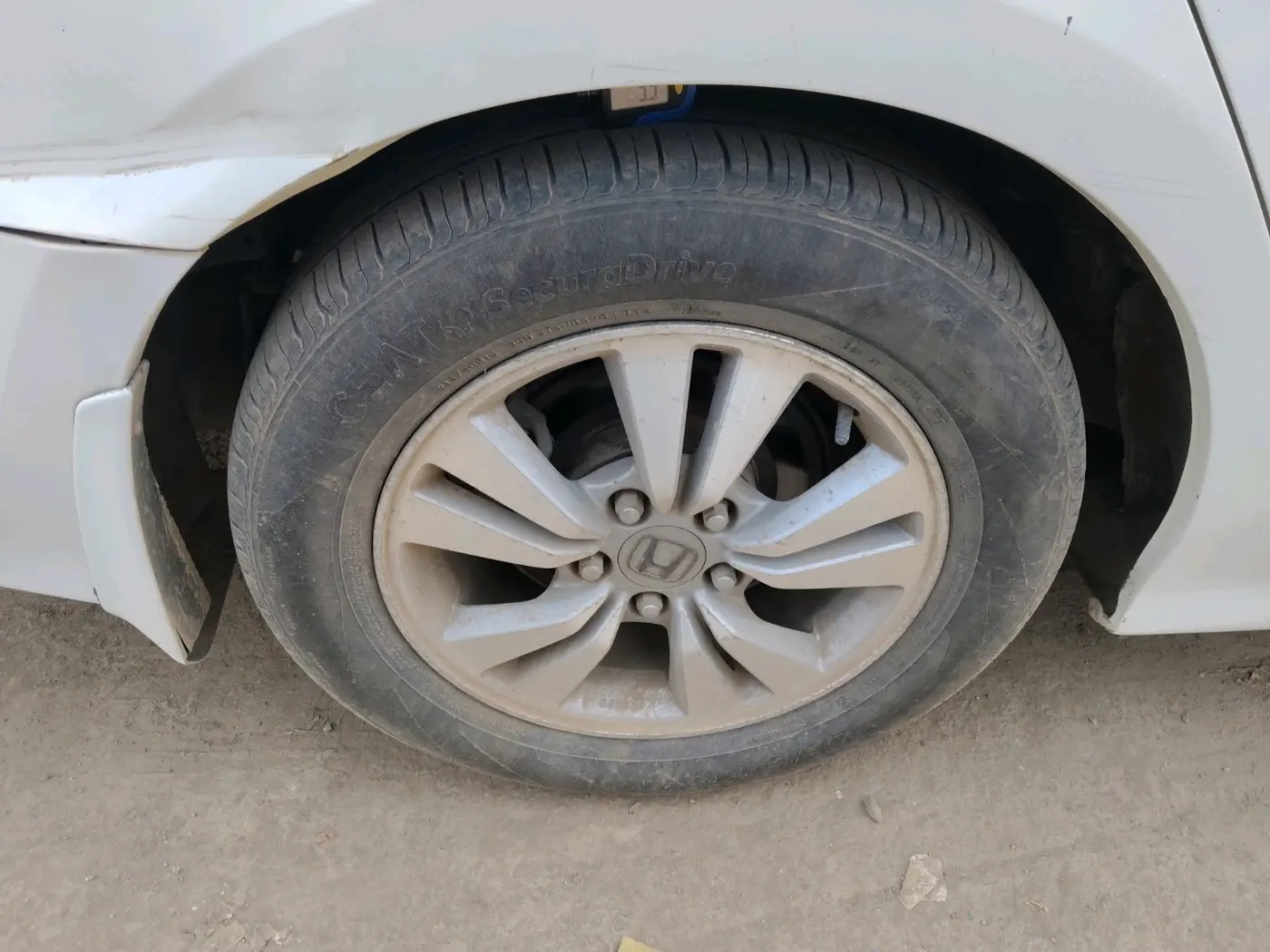 2011 Honda Accord 2.4L I-VTEC AT, CNG, Automatic, 90,172 km, tyre