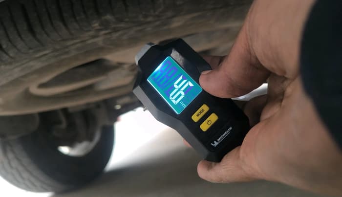 2019 Mahindra ALTURAS G4 4WD AT, Diesel, Automatic, 1,59,728 km, tyre