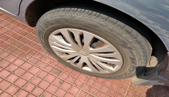 2013 Maruti Ertiga VXI, Petrol, Manual, 1,24,679 km, tyre