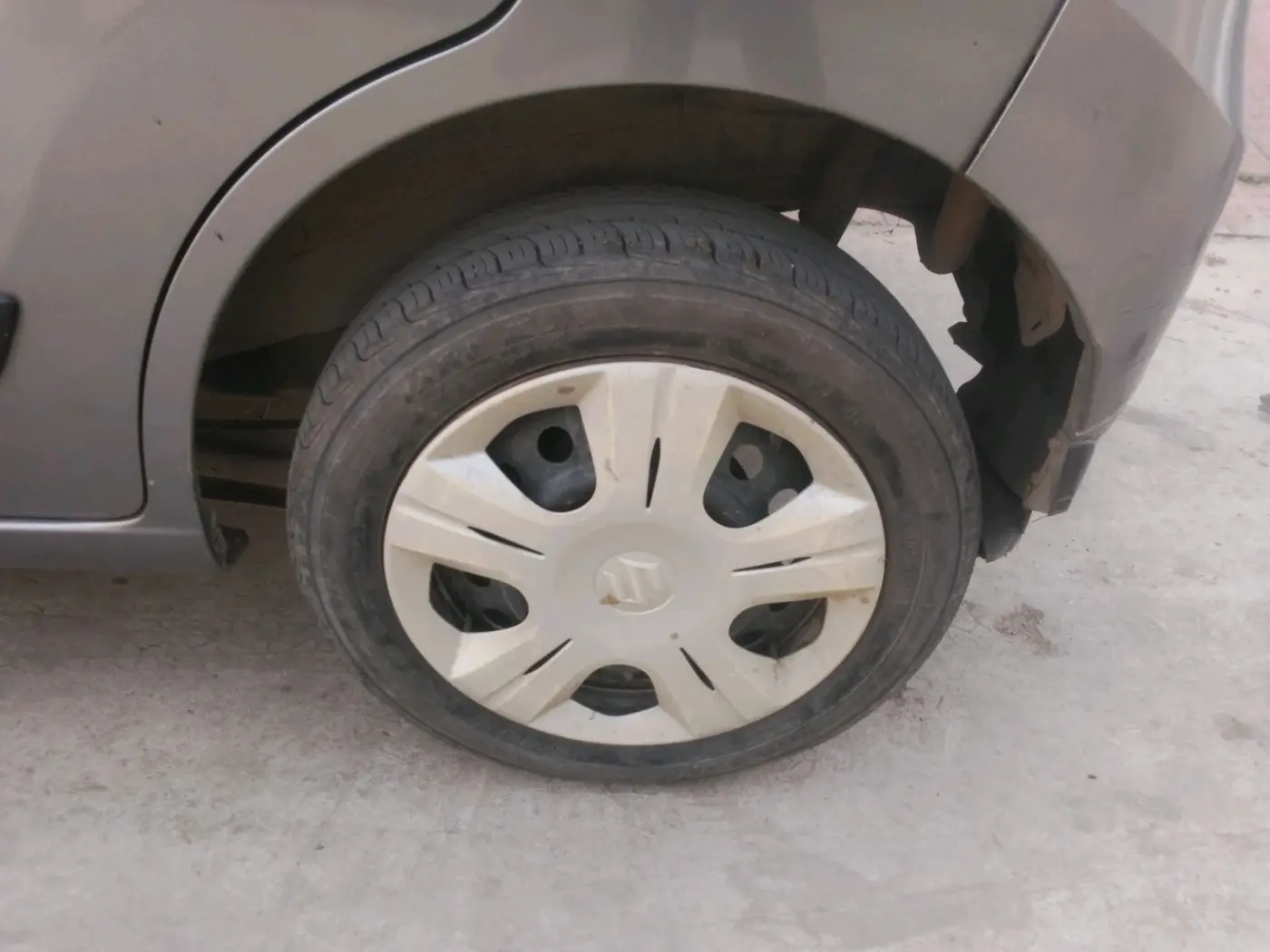 2014 Maruti Wagon R 1.0 VXI, Petrol, Manual, 80,582 km, tyre