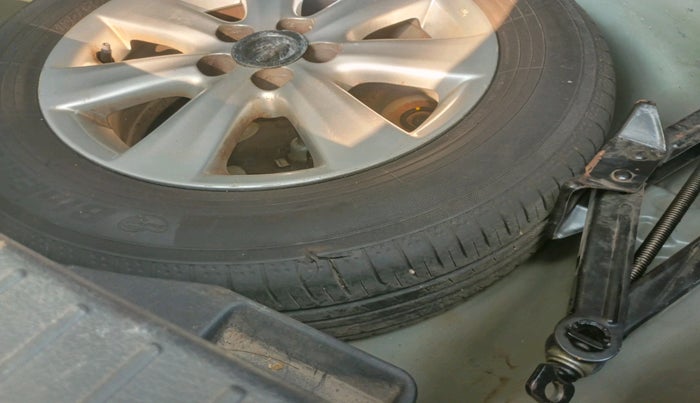 2008 Toyota Corolla Altis VL AT PETROL, Petrol, Automatic, 1,04,282 km, tyre