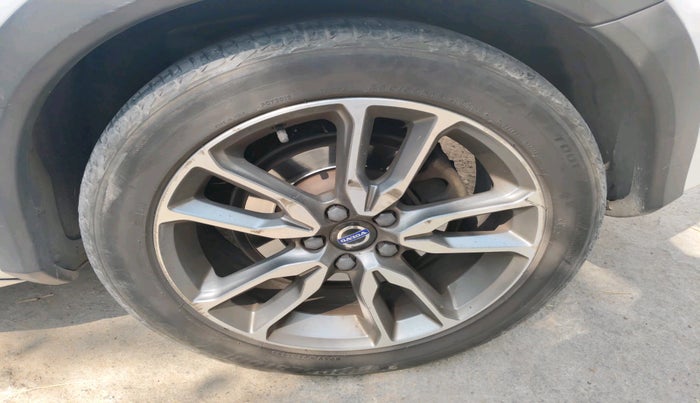 2018 Volvo S60 CROSS COUNTRY INSCRIPTION, Diesel, Automatic, 1,11,937 km, tyre