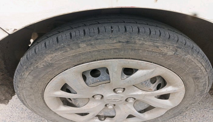 2017 Hyundai Grand i10 SPORTZ (O) 1.2 U2 CRDI, Diesel, Manual, 98,109 km, tyre