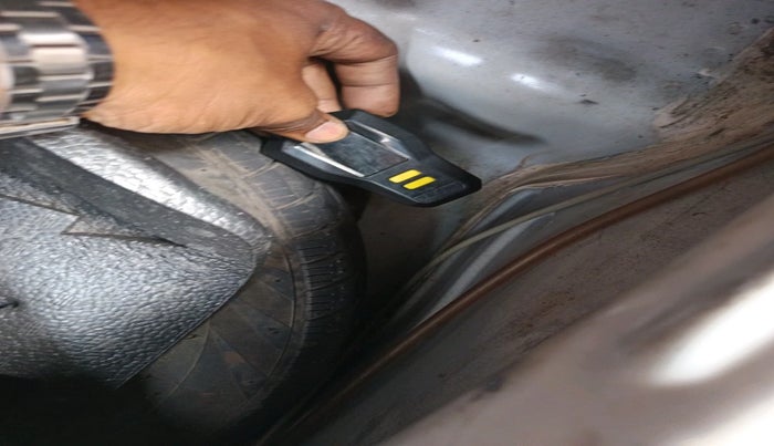 2015 Chevrolet Beat LT PETROL, Petrol, Manual, 94,208 km, tyre