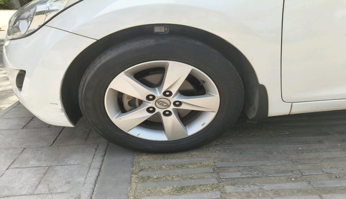 2013 Hyundai New Elantra 1.6 CRDI, Diesel, Manual, 1,17,519 km, tyre