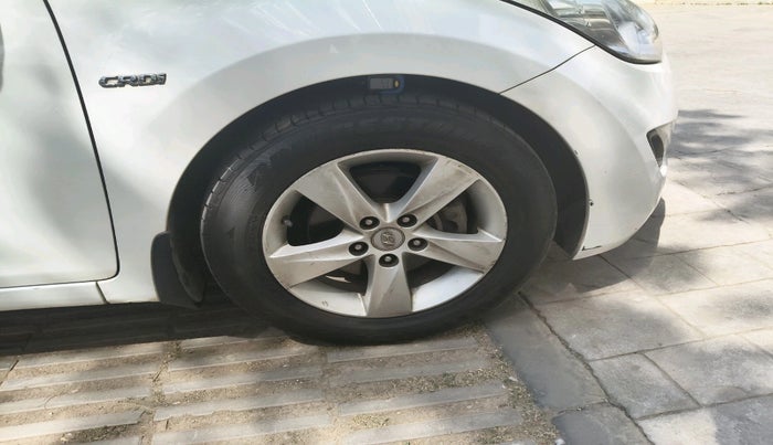 2013 Hyundai New Elantra 1.6 CRDI, Diesel, Manual, 1,17,519 km, tyre
