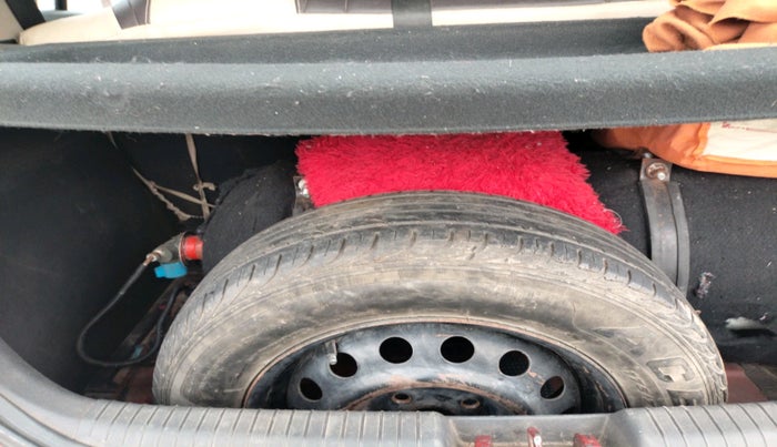 2013 Hyundai i20 MAGNA 1.2, CNG, Manual, 1,07,097 km, tyre