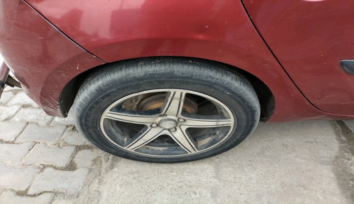 2013 Hyundai i20 MAGNA 1.2, CNG, Manual, 1,07,097 km, tyre