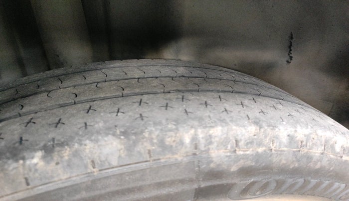 2014 Volkswagen Vento HIGHLINE 1.5 AT, Diesel, Automatic, 2,49,444 km, tyre