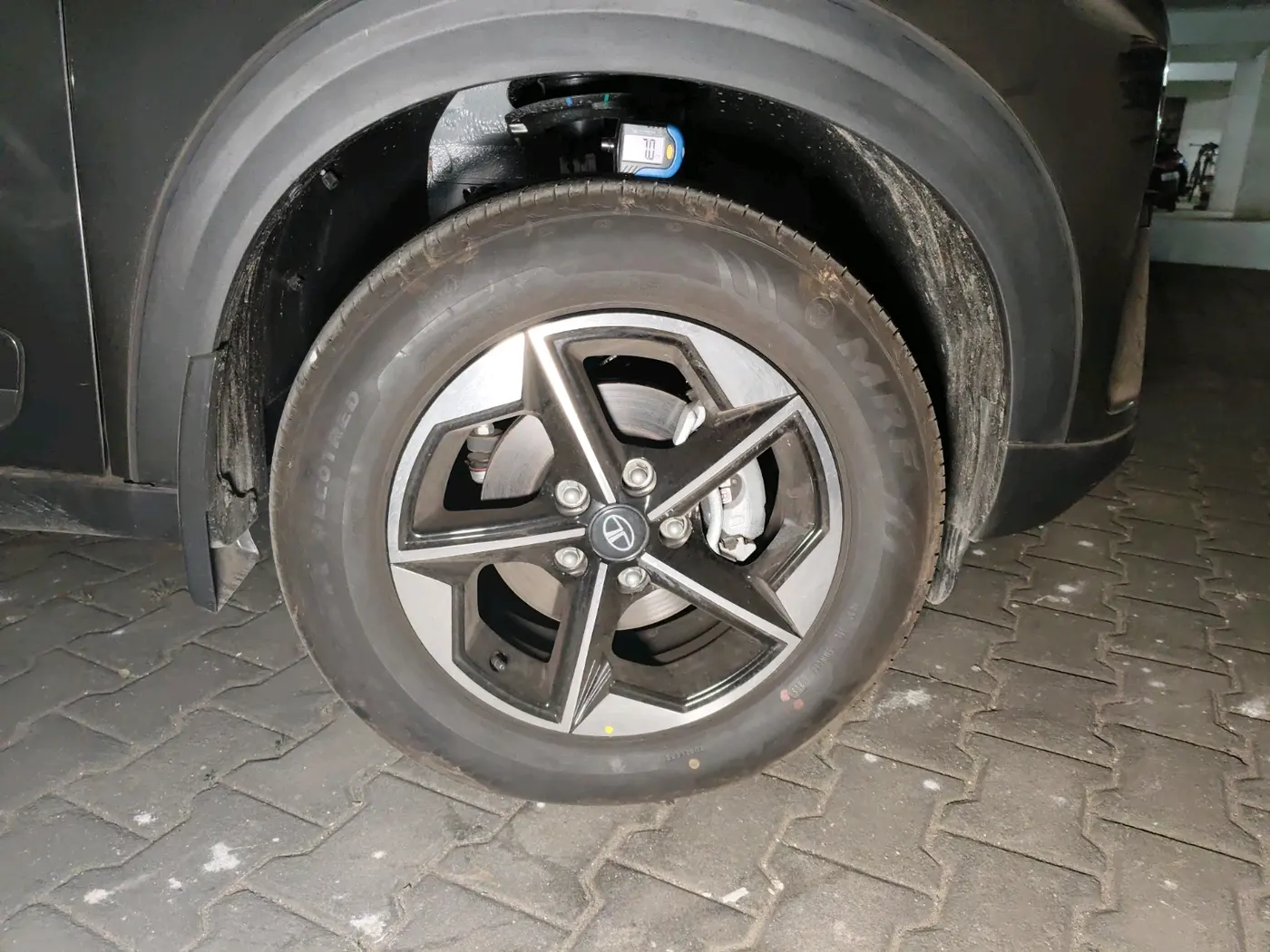 2025 Tata NEXON Creative Plus (PS) 1.2 Petrol DCA Dual Tone, Petrol, Automatic, 730 km, tyre