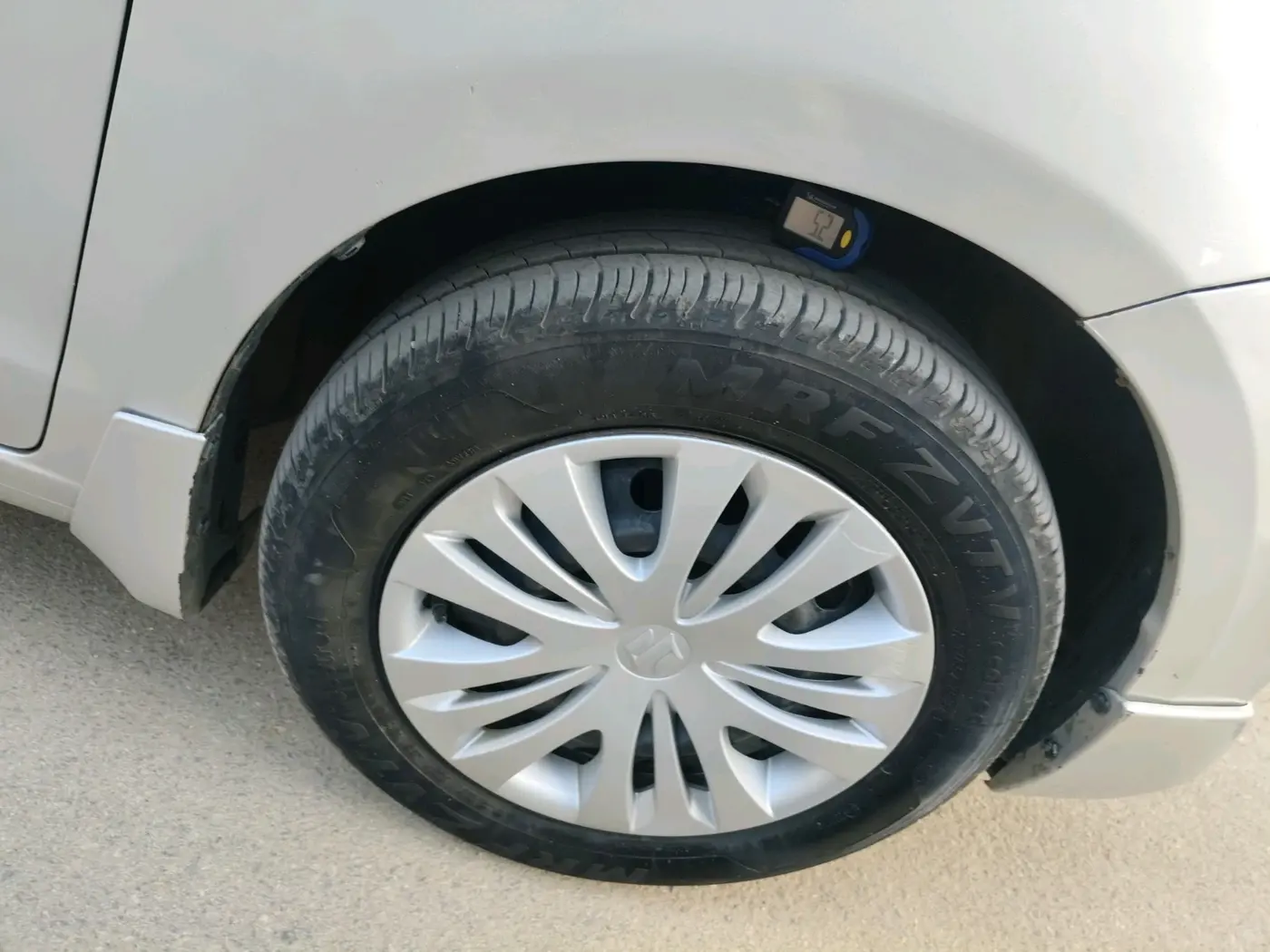 2017 Maruti Ertiga VXI, Petrol, Manual, 98,758 km, tyre