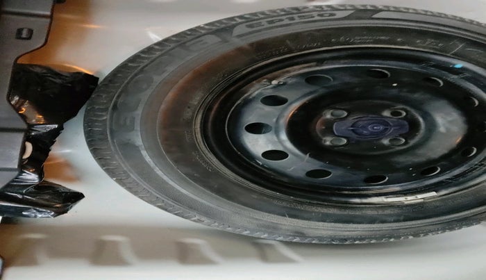 2017 Maruti Dzire VXI AMT, Petrol, Automatic, 41,506 km, tyre