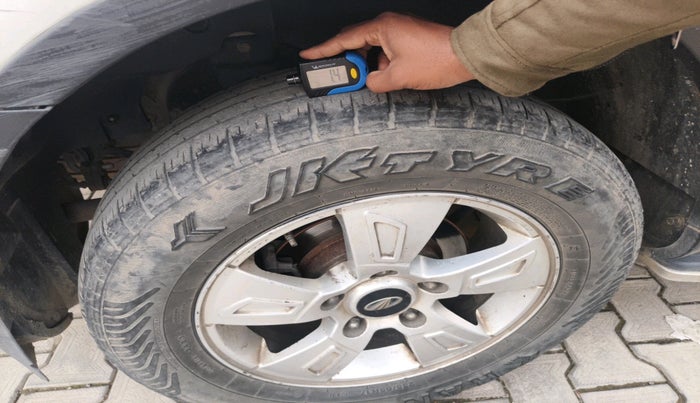 2014 Mahindra XUV500 W8, Diesel, Manual, 2,71,831 km, tyre