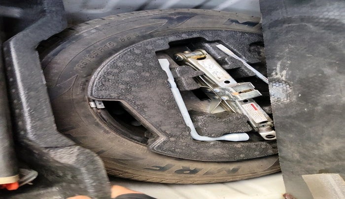 2017 Maruti Ciaz ALPHA 1.4 PETROL, CNG, Manual, 2,15,283 km, tyre