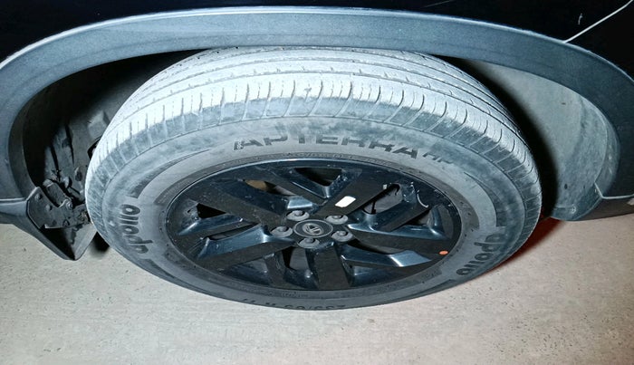 2020 Tata Harrier XZA PLUS 2.0L DARK EDITION, Diesel, Automatic, 75,979 km, tyre