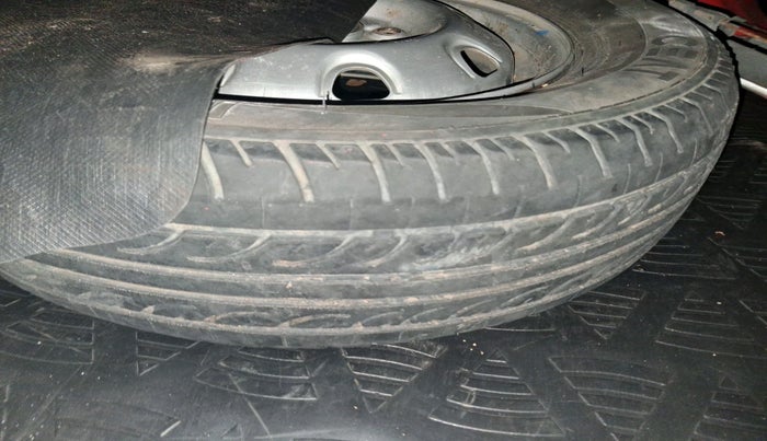 2021 Maruti Eeco 5 STR AC CNG, CNG, Manual, 74,601 km, tyre