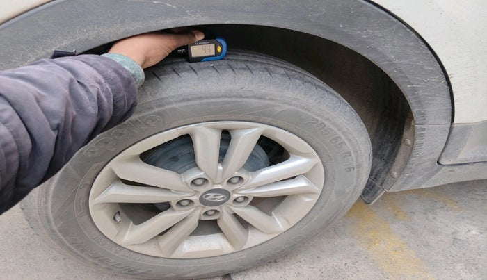 2016 Hyundai Creta SX PLUS 1.6 PETROL, Petrol, Manual, 1,24,593 km, tyre