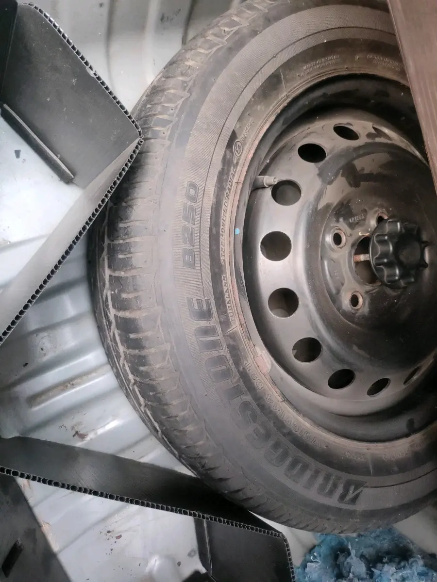 2011 Toyota Etios G, Petrol, Manual, 38,100 km, tyre