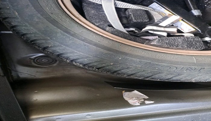 2017 Skoda Superb L&K 2.0 TDI AT, Diesel, Automatic, 2,11,274 km, tyre