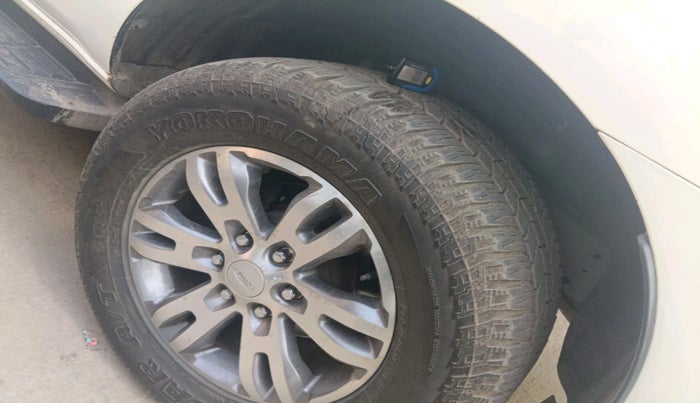 2016 Ford Endeavour TITANIUM 3.2 4X4 AT, Diesel, Automatic, 1,09,888 km, tyre