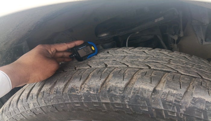 2016 Ford Endeavour TITANIUM 3.2 4X4 AT, Diesel, Automatic, 1,09,888 km, tyre