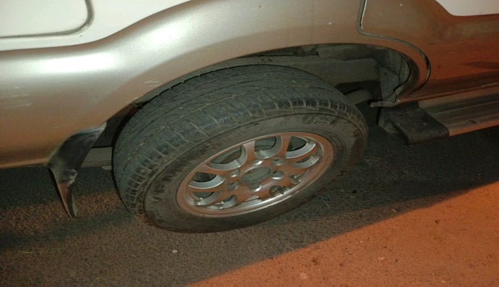 2013 Chevrolet Tavera NEO 3 LT 8 STR BS IV, Diesel, Manual, 1,25,179 km, tyre