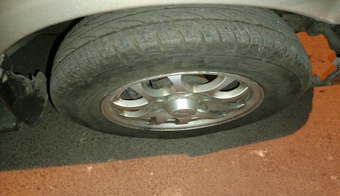 2013 Chevrolet Tavera NEO 3 LT 8 STR BS IV, Diesel, Manual, 1,25,179 km, tyre