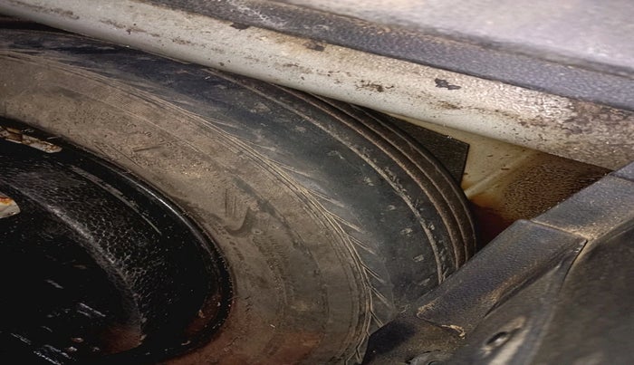 2011 Skoda Fabia ELEGANCE 1.2 TDI, Diesel, Manual, 1,33,461 km, tyre