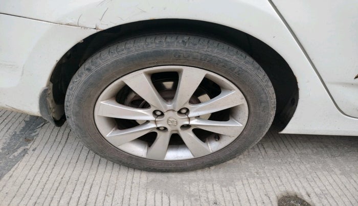 2012 Hyundai Verna FLUIDIC 1.6 CRDI SX, Diesel, Manual, 1,28,779 km, tyre