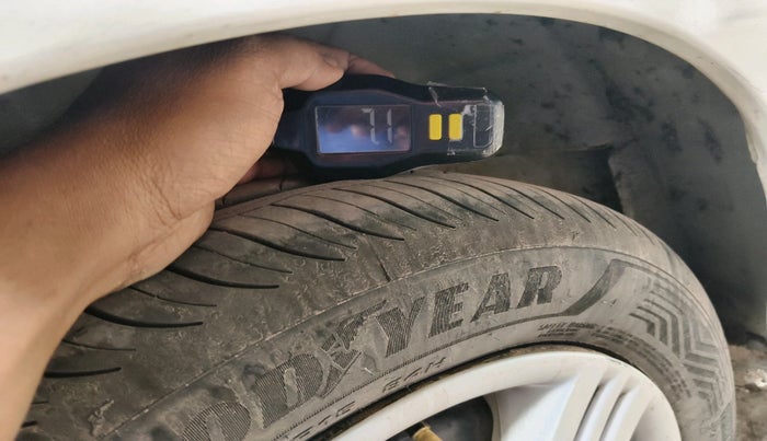 2013 Honda City 1.5L I-VTEC CORPORATE MT, Petrol, Manual, 1,43,383 km, tyre