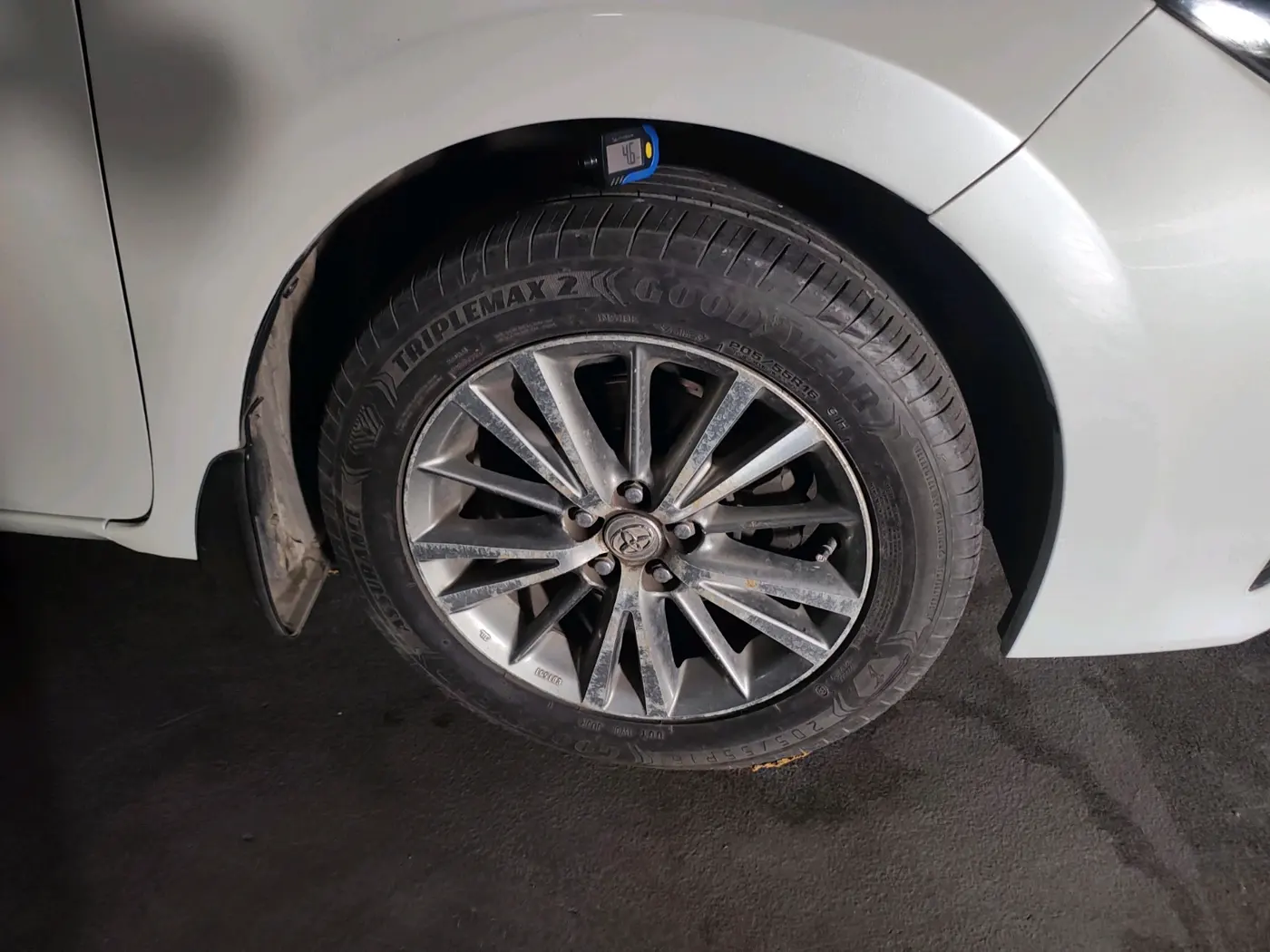 2015 Toyota Corolla Altis VL CVT PETROL, Petrol, Automatic, 1,42,750 km, tyre