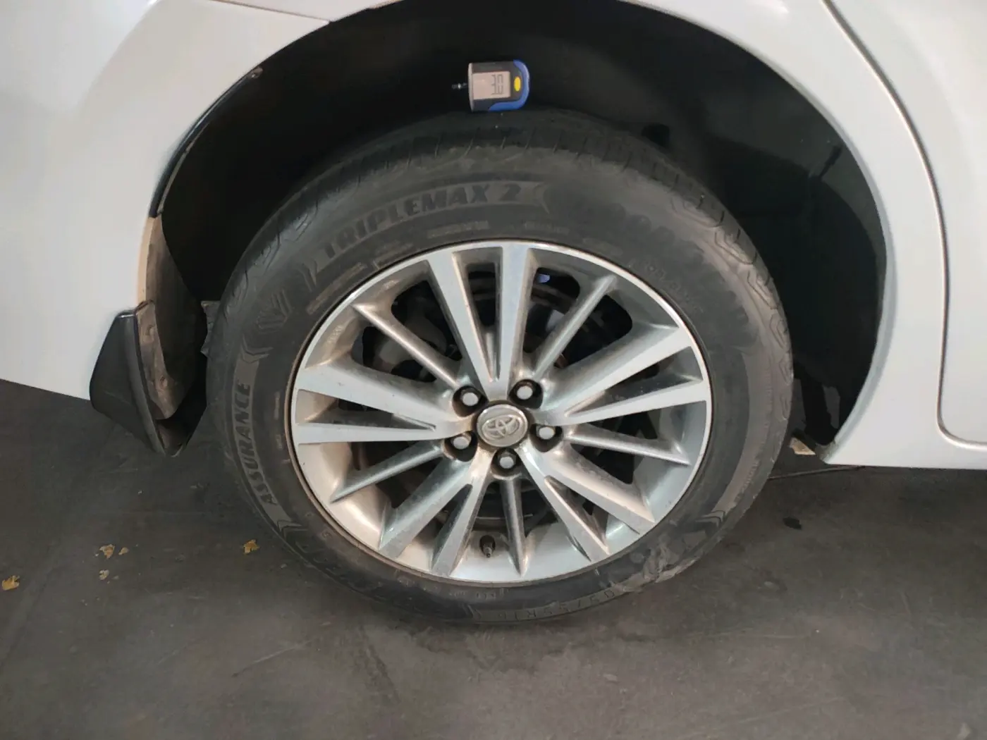 2015 Toyota Corolla Altis VL CVT PETROL, Petrol, Automatic, 1,42,750 km, tyre