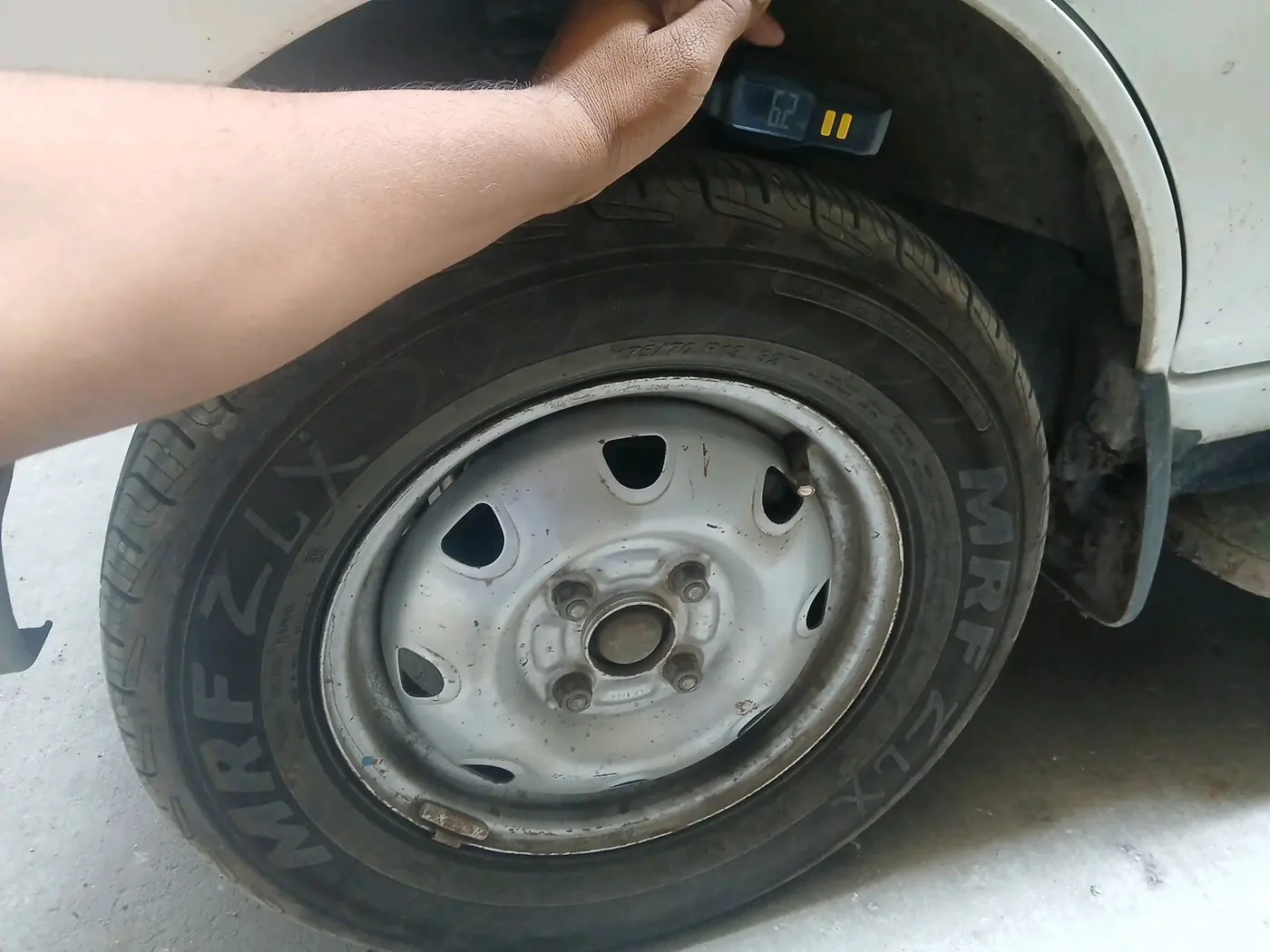 2018 Maruti Eeco 5 STR WITH A/C+HTR, CNG, Manual, 89,012 km, tyre