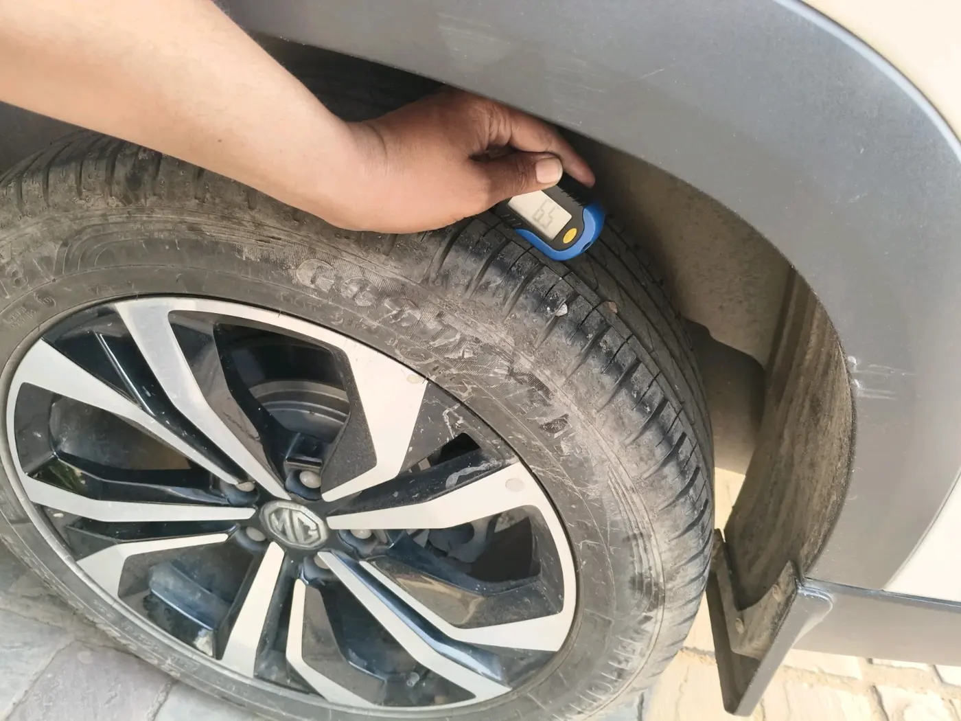 2024 MG HECTOR PLUS Select Pro 1.5 MT 7 STR, Petrol, Manual, 10,222 km, tyre