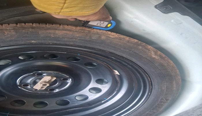 2014 Hyundai i20 ASTA 1.2, Petrol, Manual, 27,535 km, tyre