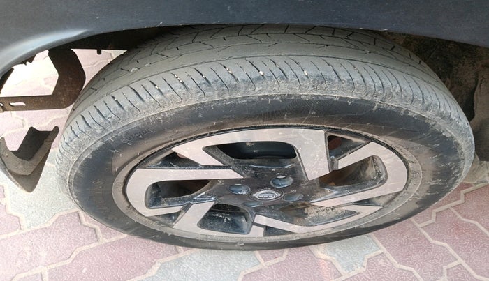 2022 Nissan MAGNITE XV MT, Petrol, Manual, 25,001 km, tyre