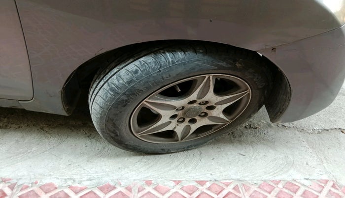 2012 Hyundai Eon ERA, Petrol, Manual, 68,340 km, tyre