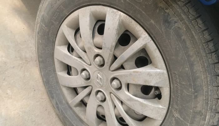 2015 Hyundai i10 SPORTZ 1.1, Petrol, Manual, 2,07,000 km, tyre