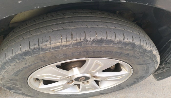 2012 Mahindra XUV500 W8, Diesel, Manual, 2,13,535 km, tyre